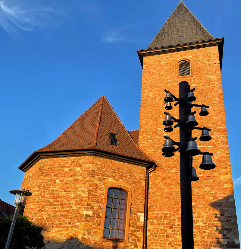 Alte Kirche und Glockenturm
